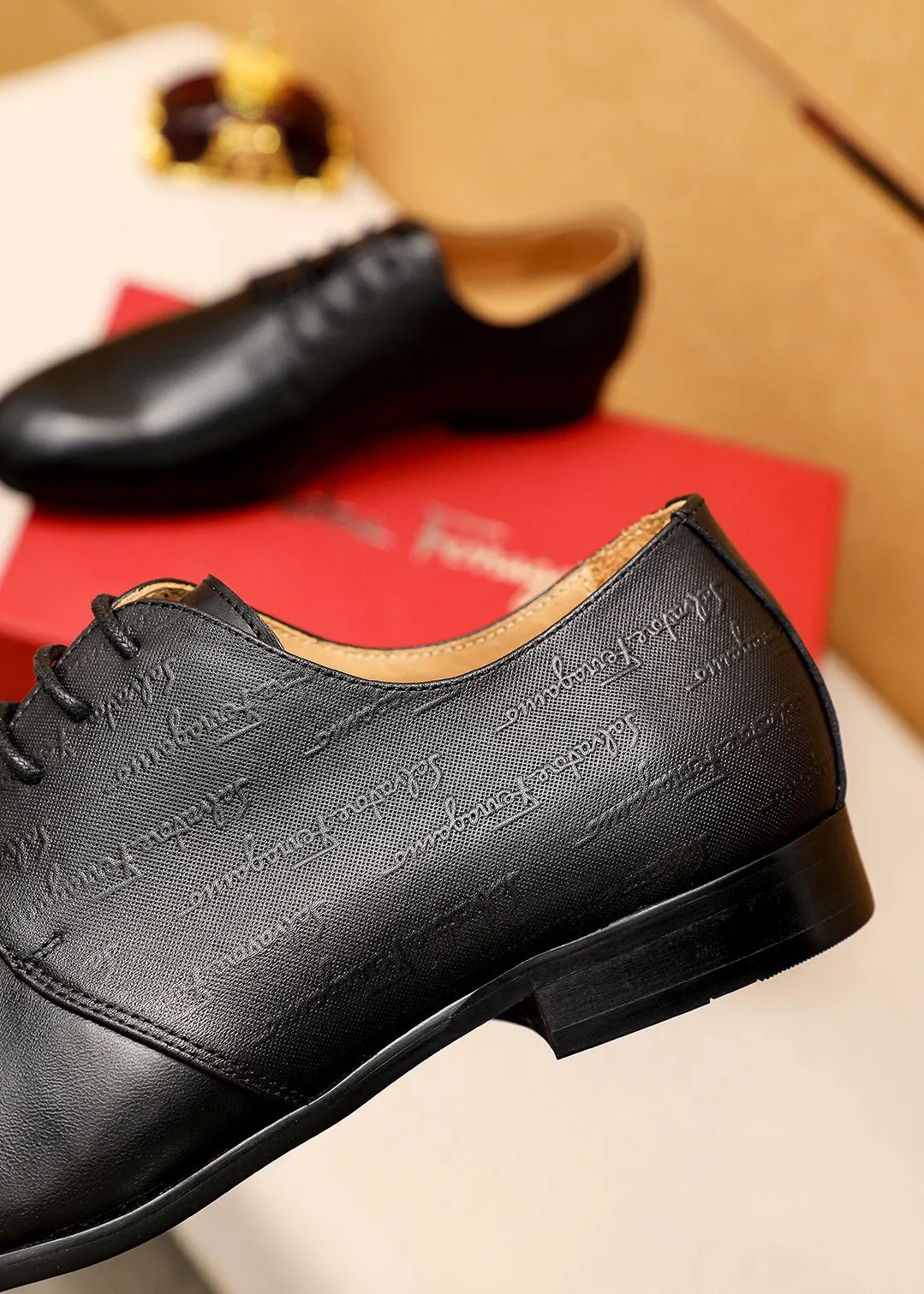 Men's shoes 💰520 💐 Product trademark: Ferragamo "Ferragamo" business leather shoes Regular size: 38-44 (45🉑️customized) Product materials: Selected imported calfskin upper+, imported water-dyed cowhide leather lining. Strong three-dimensional visual effect, combined outsole Color: 2⃣️seed leather materials optional